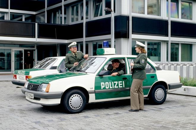 1594904120_07-Opel-Ascona-Polizei-291100.jpg